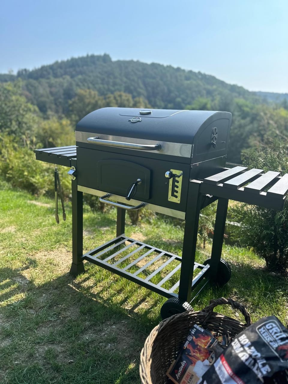 Day, Natural landscape, BBQ facilities, BBQ facilities, Garden