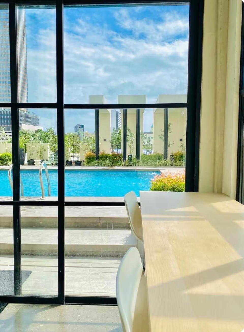 Cebu City SPACIOUS 1BR Condo HighView IT Park with POOL and NETFLIX Apartment hotel in Lapu-Lapu City