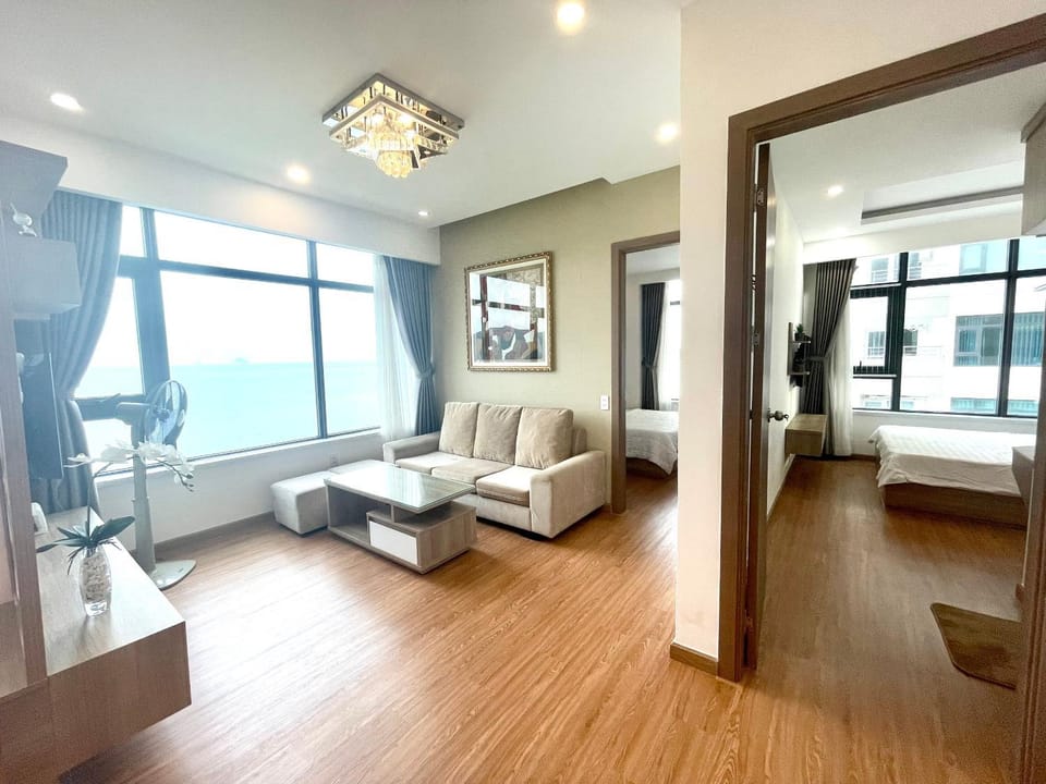 Bed, TV and multimedia, Living room, Photo of the whole room, Seating area, Bedroom