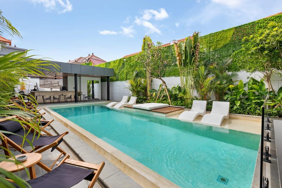 Pool view, Swimming pool, sunbed