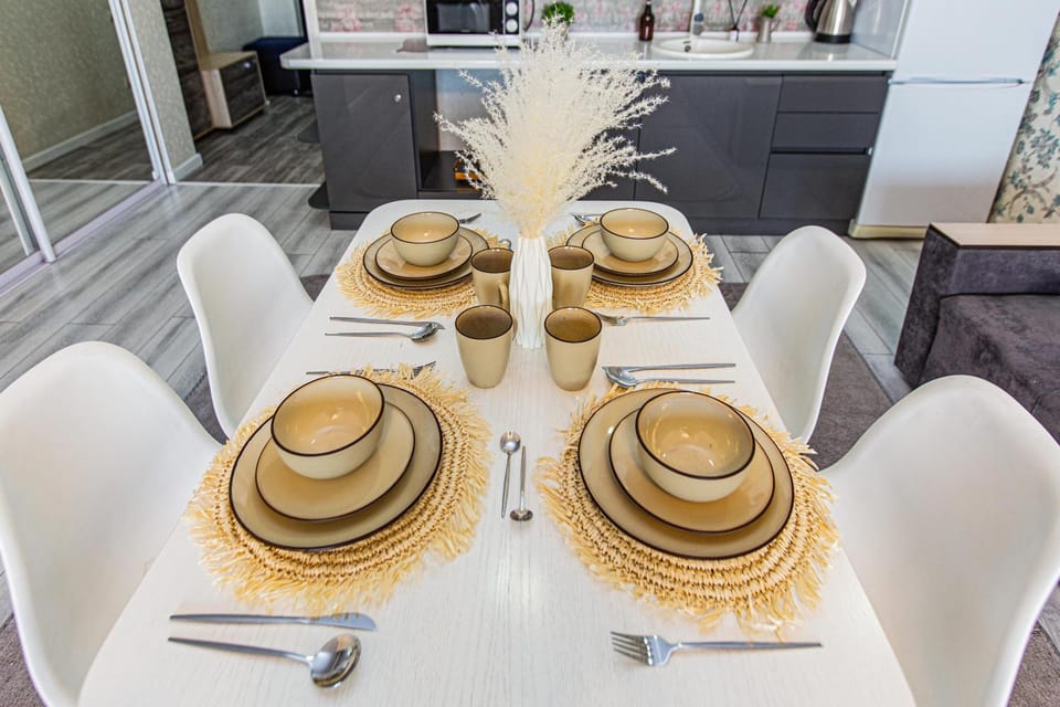 Coffee/tea facilities, Kitchen or kitchenette, Food and drinks, Dining area, Food