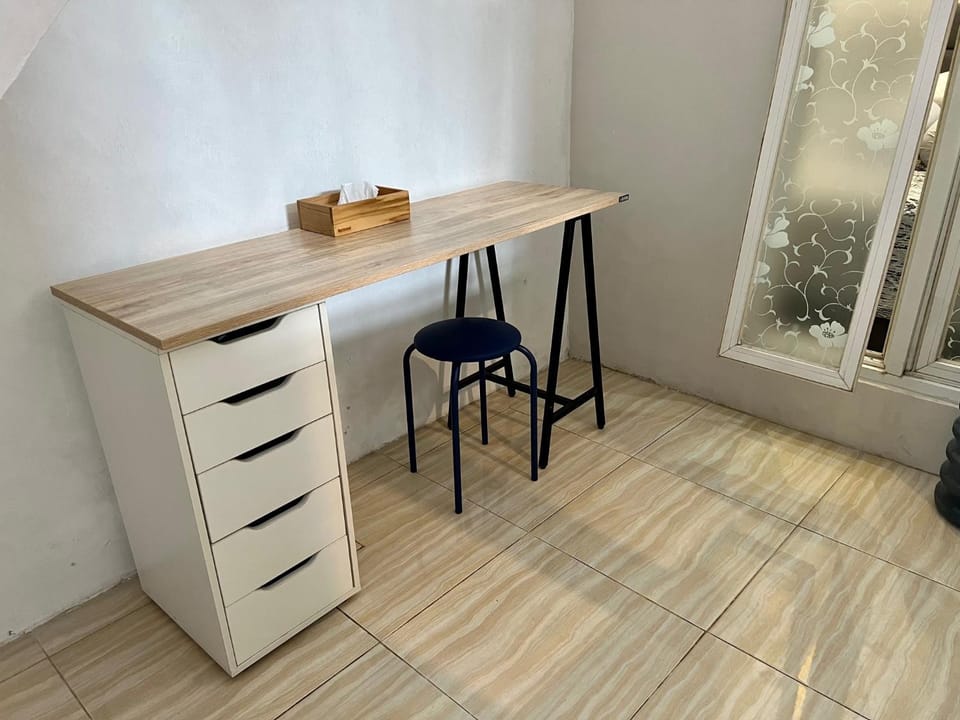 Dining area, hair dresser