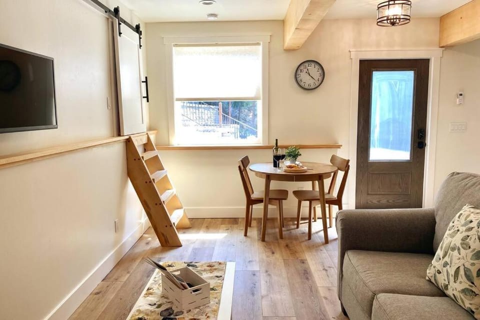 Timberwood Cottage in Downtown Twain Harte Villa in Twain Harte