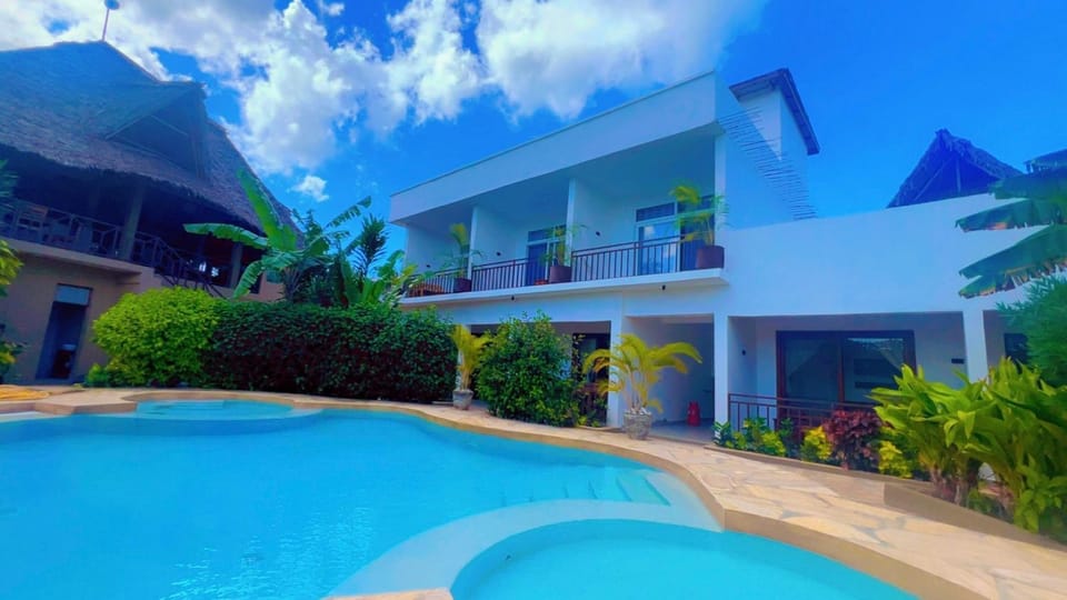 Property building, Day, Garden, Garden view, Pool view, Swimming pool