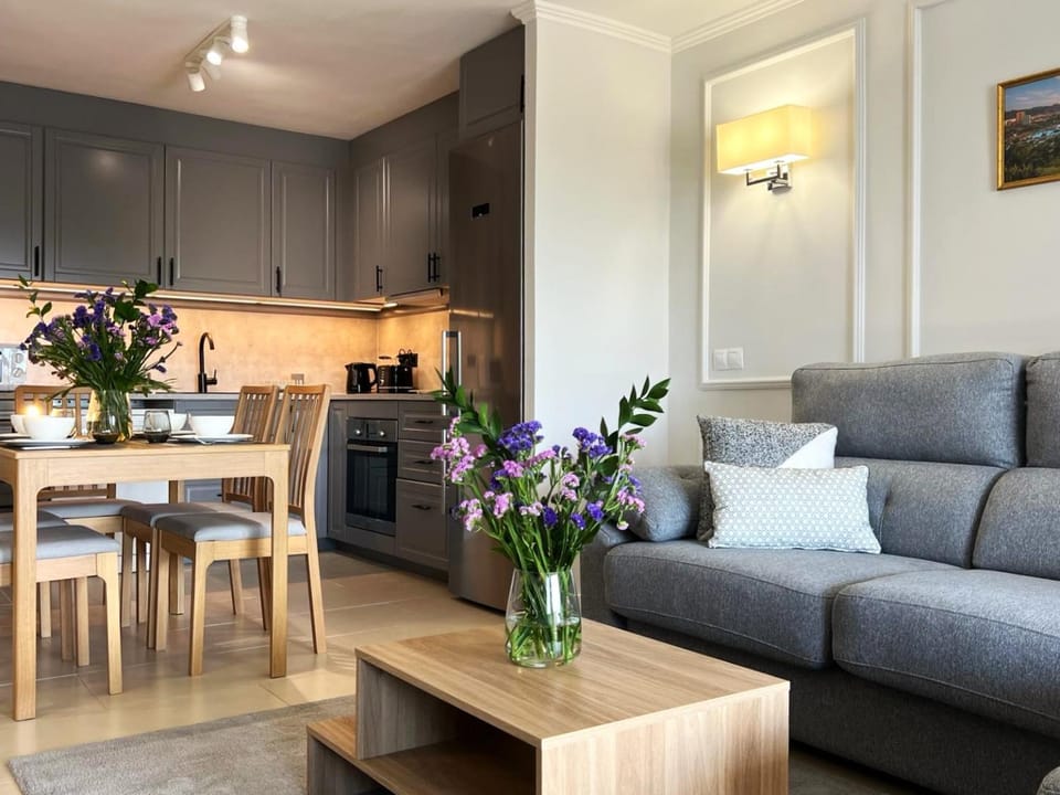Kitchen or kitchenette, Living room, Seating area, Dining area, minibar, pet friendly, stove