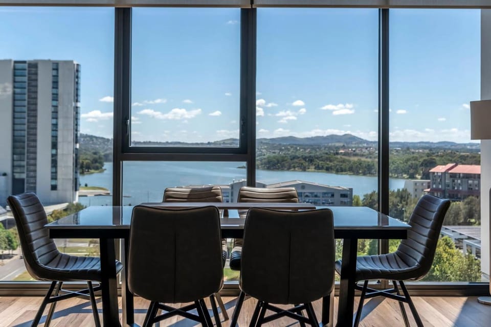 Sensational City Apartment with Lake Views Apartment in Canberra
