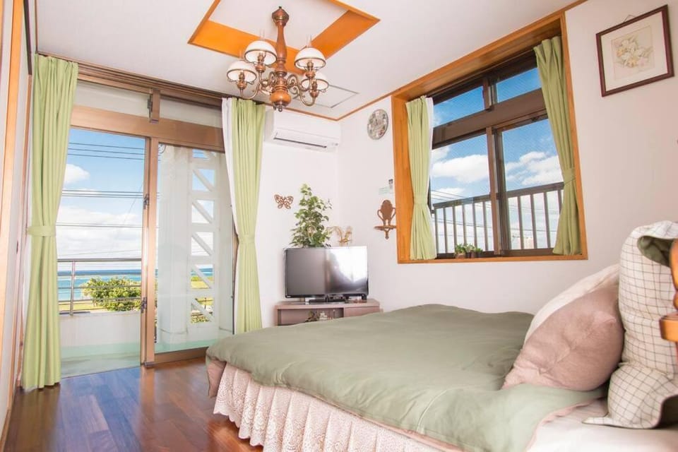 Bed, TV and multimedia, Bedroom