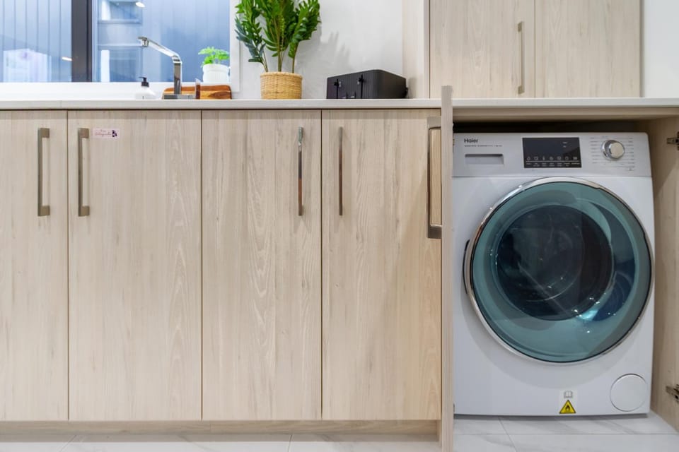 Kitchen or kitchenette, Decorative detail, dishwasher, hair dresser, washing machine, dryer