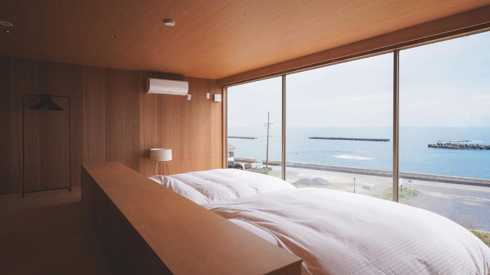 Bed, Natural landscape, Photo of the whole room, Bedroom, Sea view