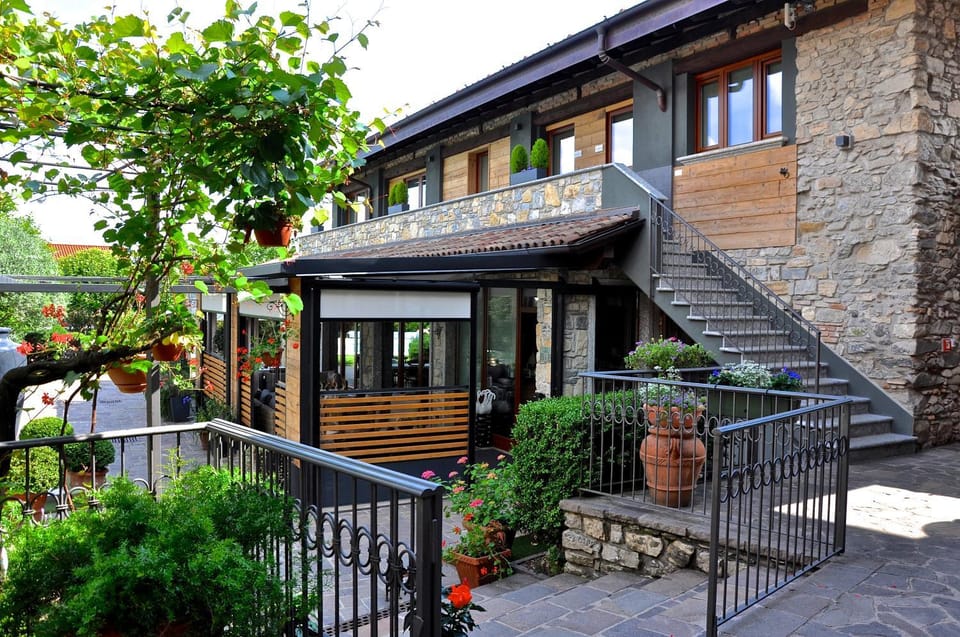 Patio, Facade/entrance