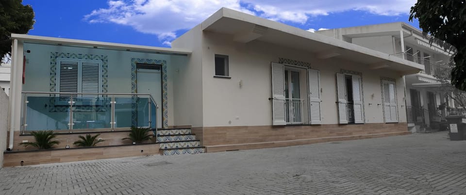 Property building, Patio, Facade/entrance, Garden, View (from property/room), Other, Decorative detail, Garden view