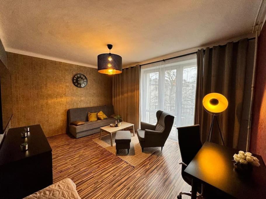 Bed, Living room, Photo of the whole room, Seating area, Bedroom