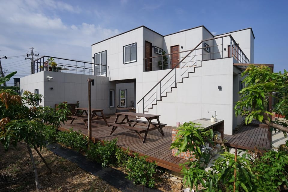 Property building, Patio, Garden, Balcony/Terrace, Garden view
