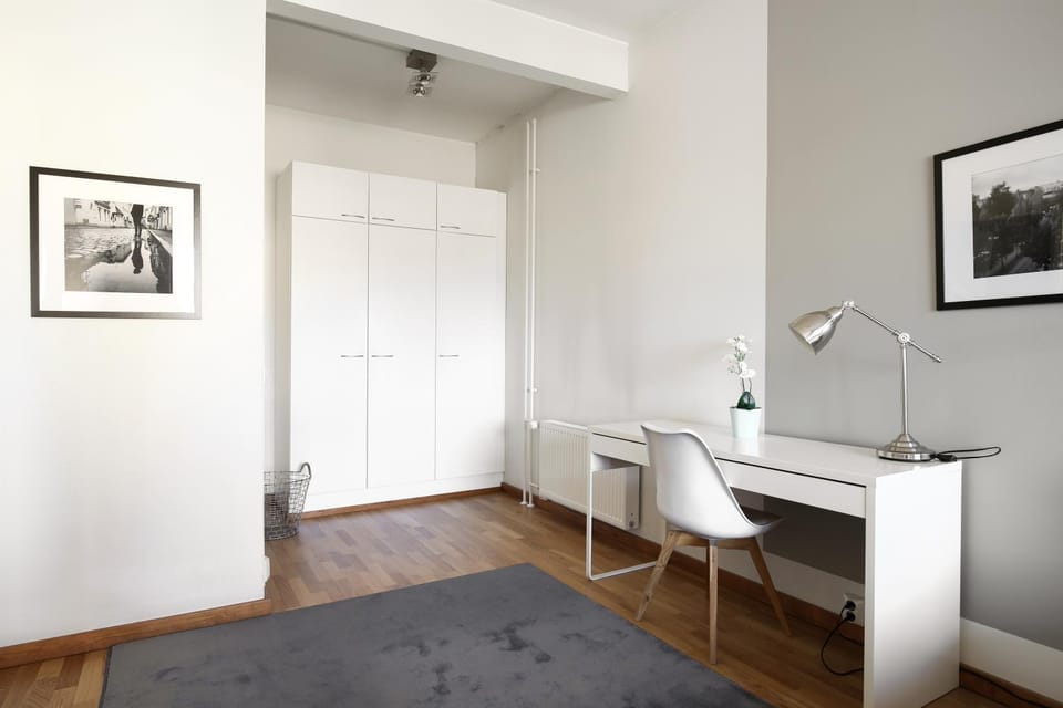 Photo of the whole room, Bedroom