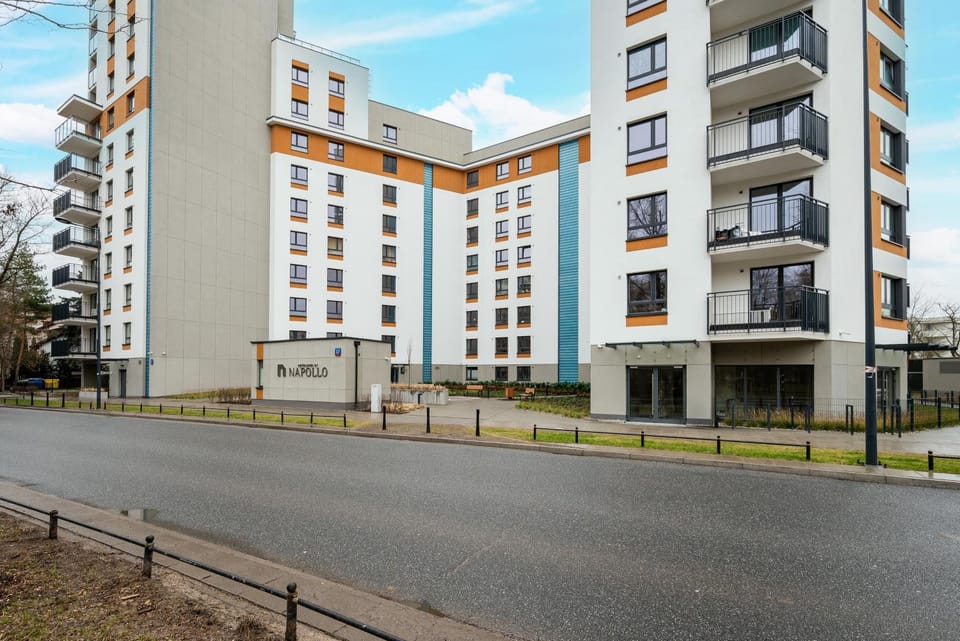 Property building, Neighbourhood, Location