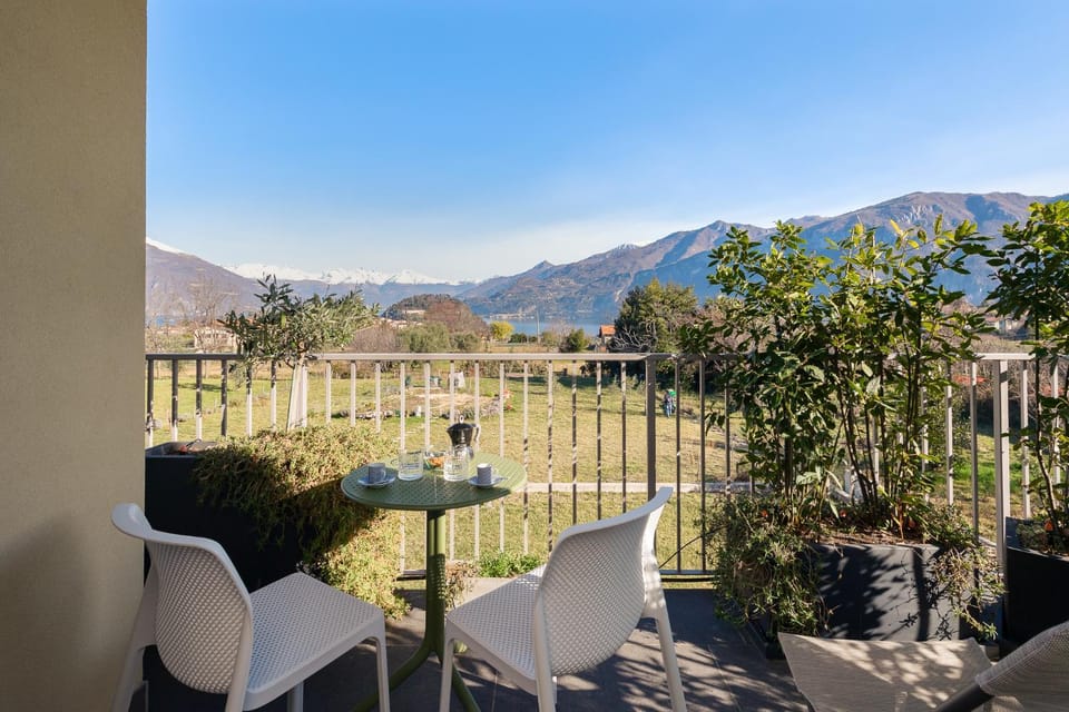 View (from property/room), Balcony/Terrace, Lake view