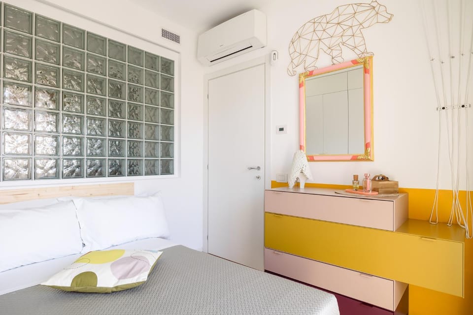 Bedroom, wardrobe, air conditioner