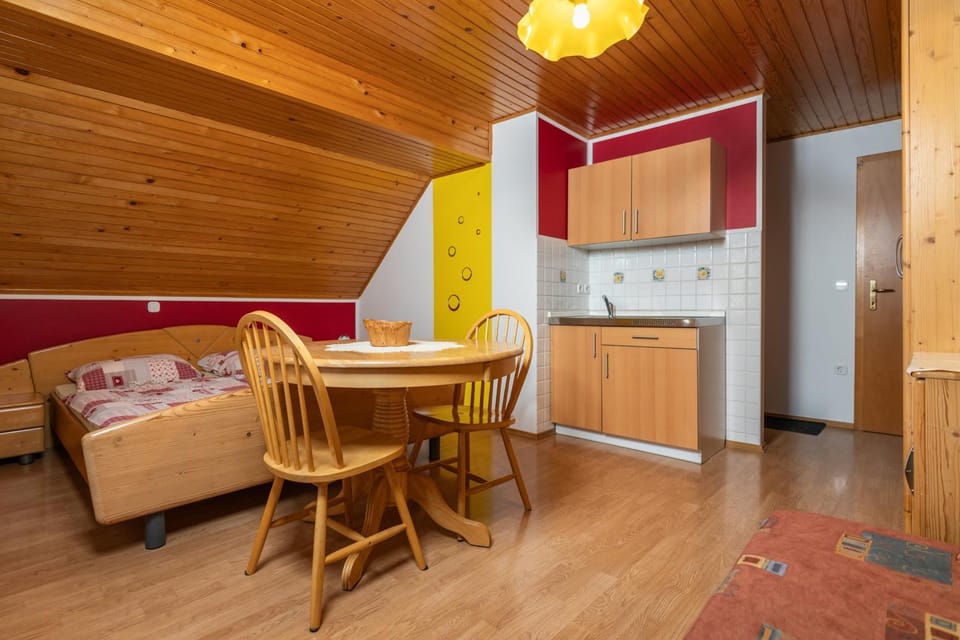 Bed, Kitchen or kitchenette, Photo of the whole room, Dining area