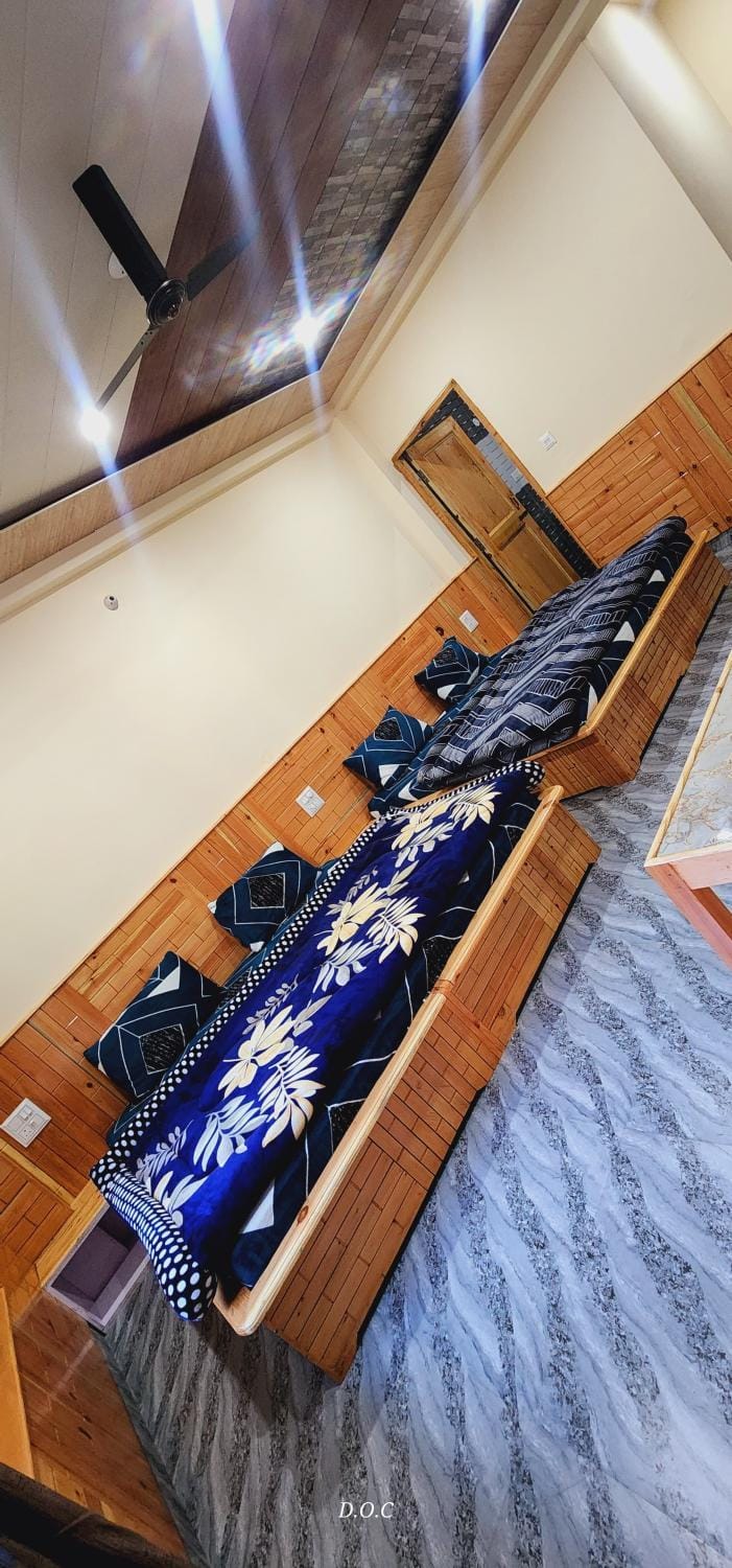 Bed, Living room, Photo of the whole room, Seating area, Bedroom