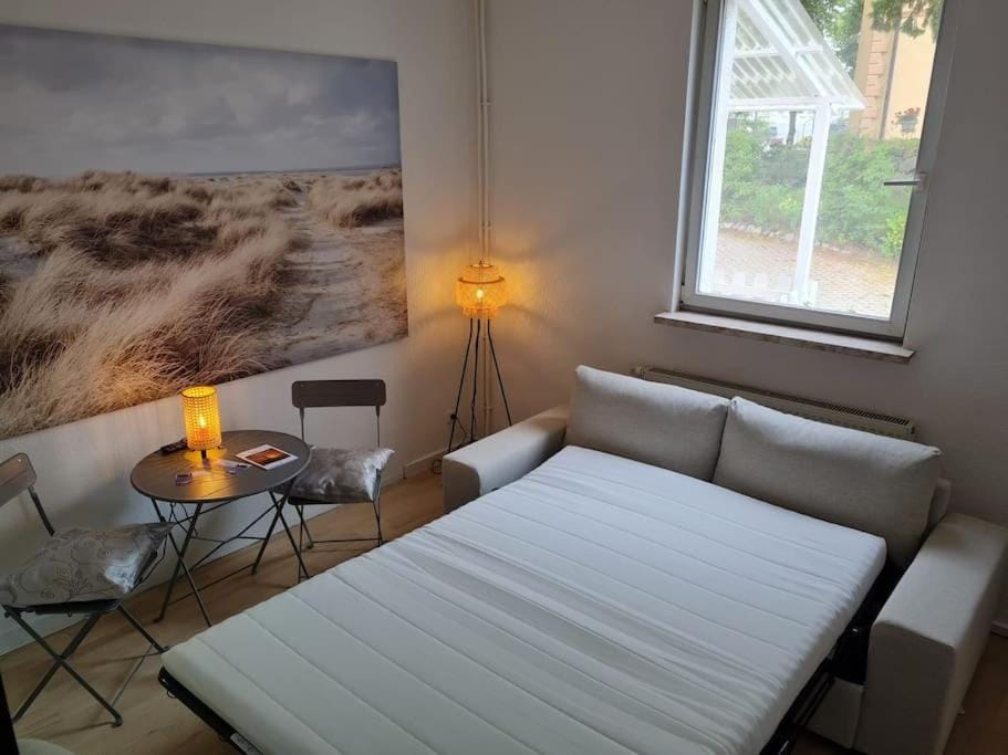 Bed, Living room, Photo of the whole room, Seating area, Dining area, Bedroom