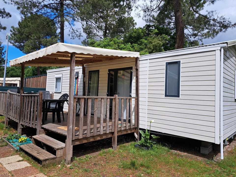 Camping du Domaine de la Forge Campground/ 
RV Resort in Gujan-Mestras