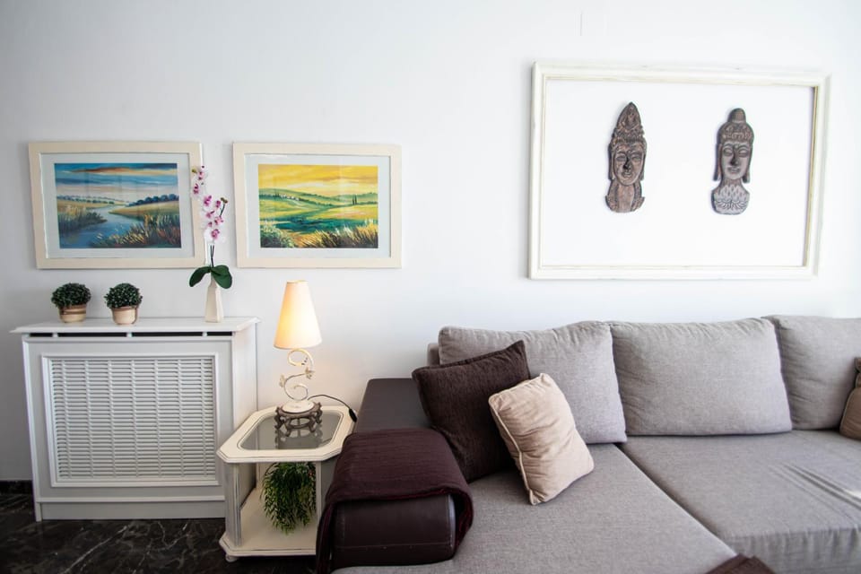 Living room, internet