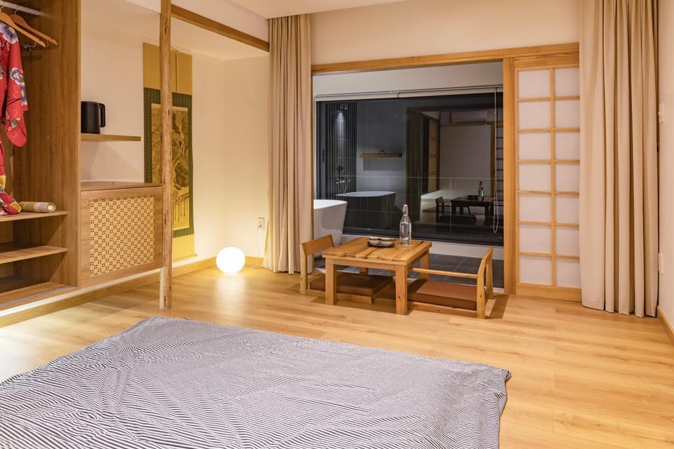 Photo of the whole room, Seating area, Bedroom