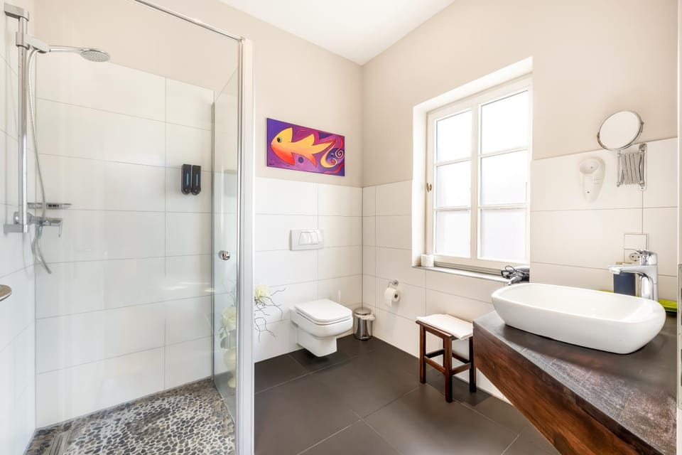 Shower, Toilet, Bathroom, towels