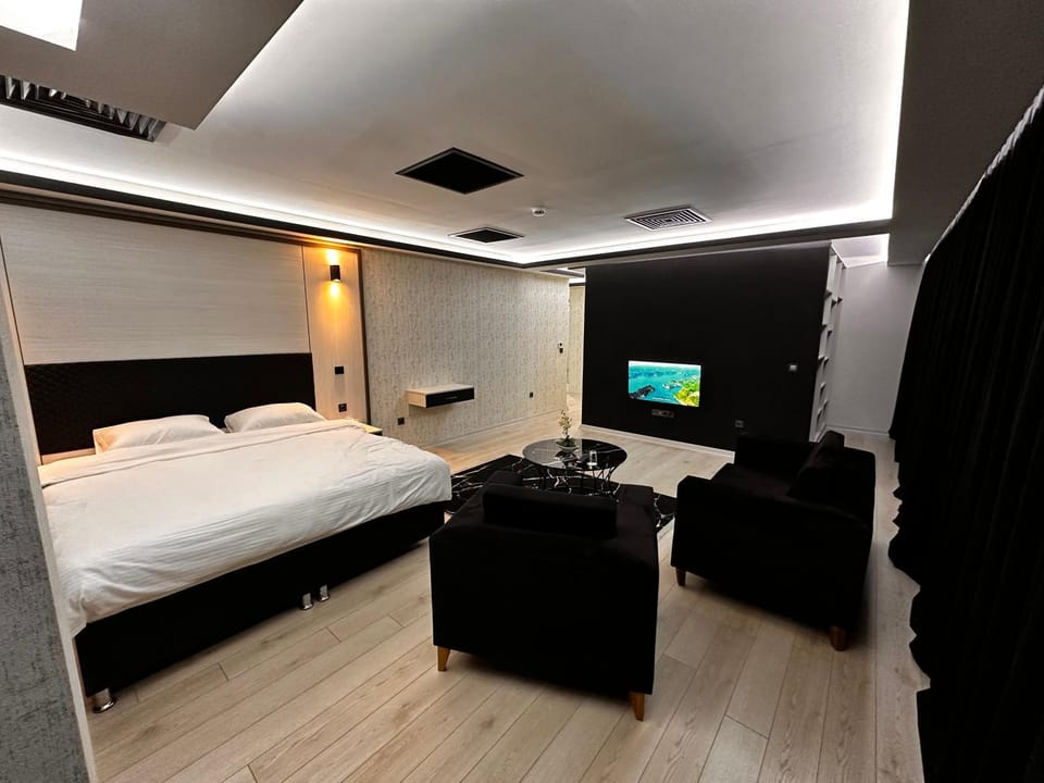 Bed, TV and multimedia, Photo of the whole room, Seating area