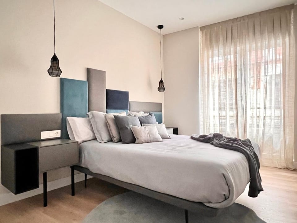 Bed, Photo of the whole room, Bedroom