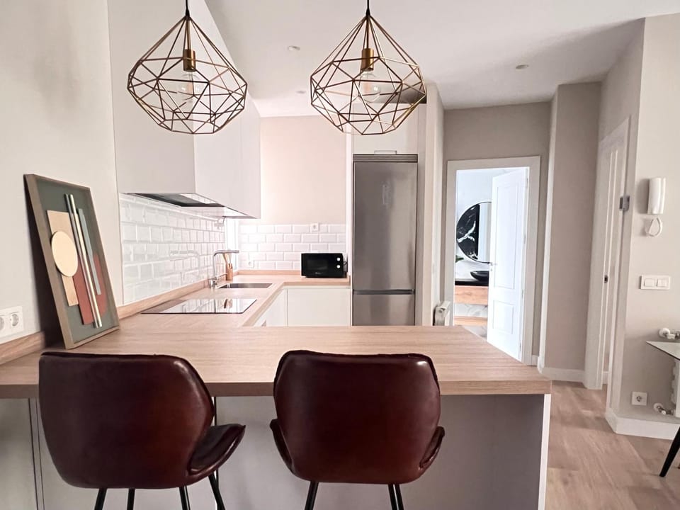 Kitchen or kitchenette, Dining area, minibar
