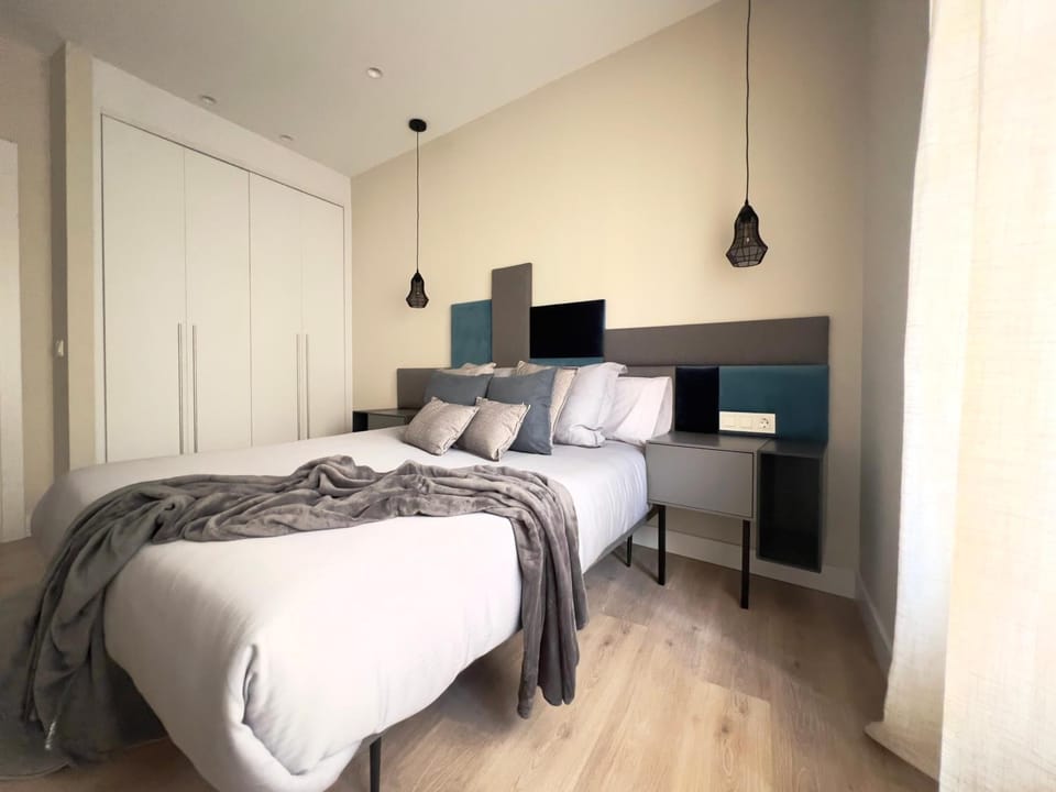 Bed, Photo of the whole room, Bedroom, wardrobe