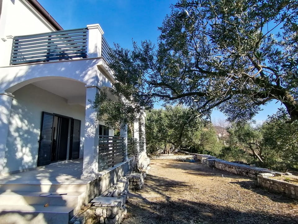 Property building, Patio, Day, Garden, View (from property/room), Balcony/Terrace, Garden view