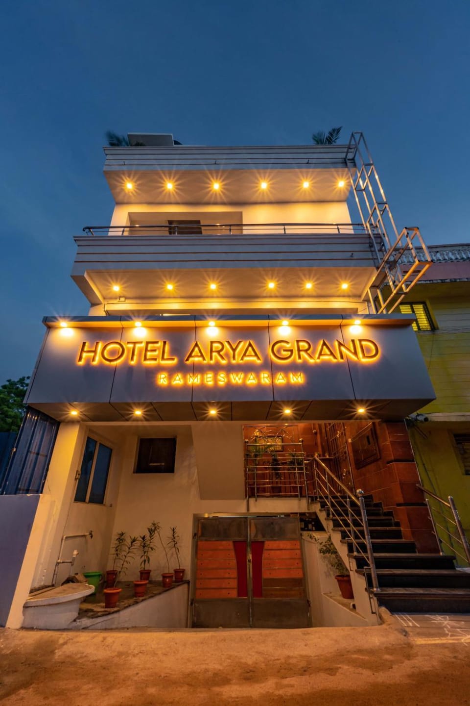 Facade/entrance, Night
