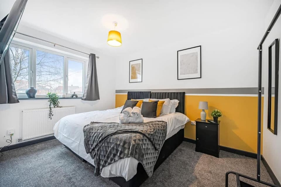 5-Bedroom apartment in Manchester House in Bury