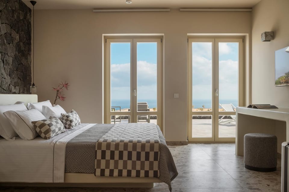 Bed, Bedroom, Sea view, Breakfast, towels