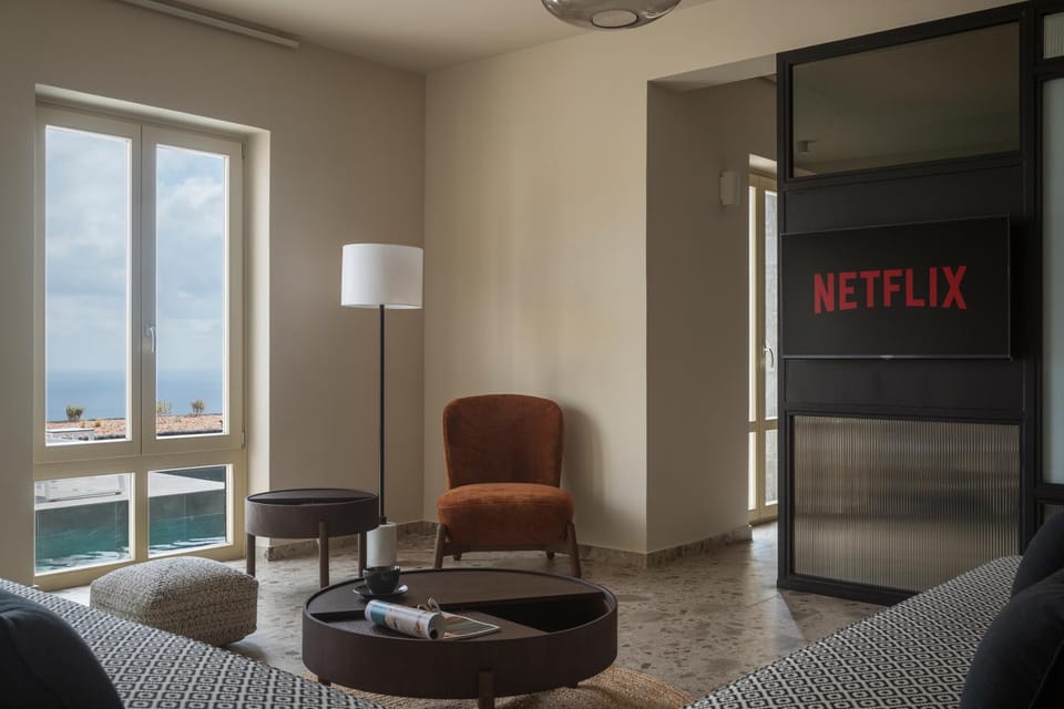 TV and multimedia, Living room, Seating area