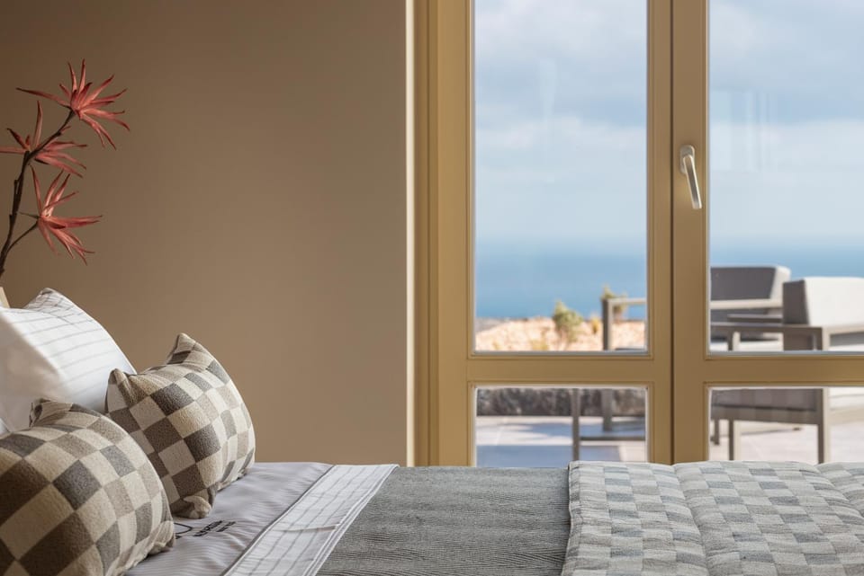 Bed, Bedroom, Sea view