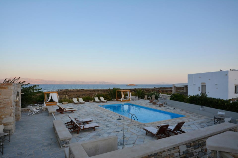Balcony/Terrace, Pool view, Sea view, Swimming pool, sunbed