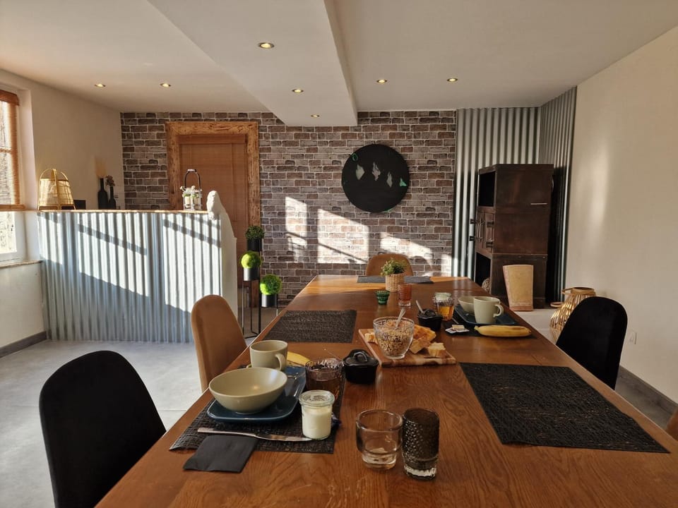 Lodge tente les pommiers Glamping Ô rendez-vous en demi-pension Bed and Breakfast in Occitanie