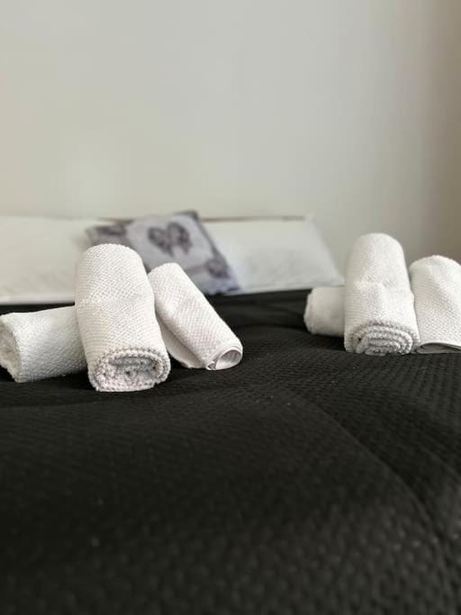 Bed, Bedroom, towels
