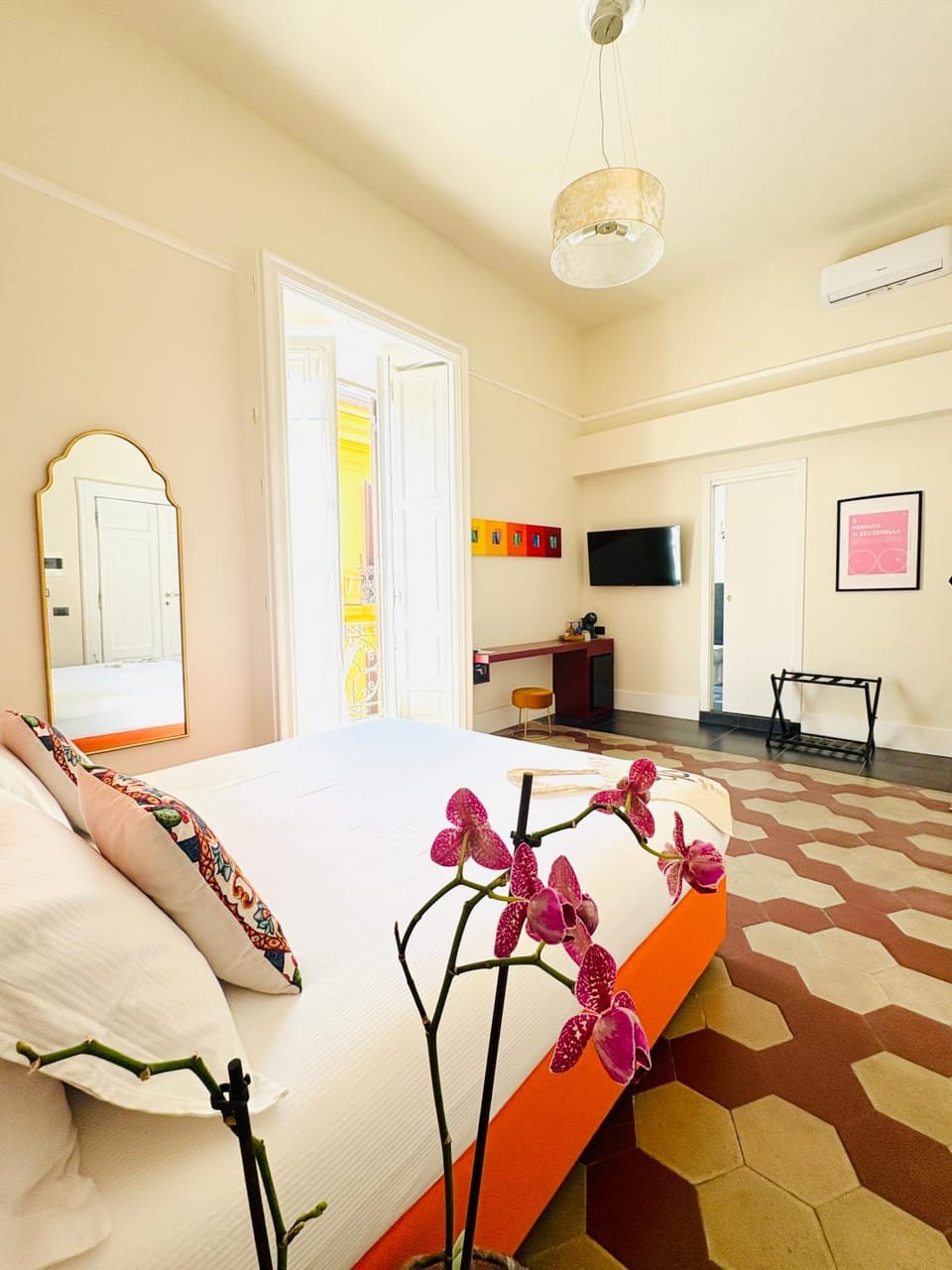 Bed, Photo of the whole room, Bedroom, air conditioner