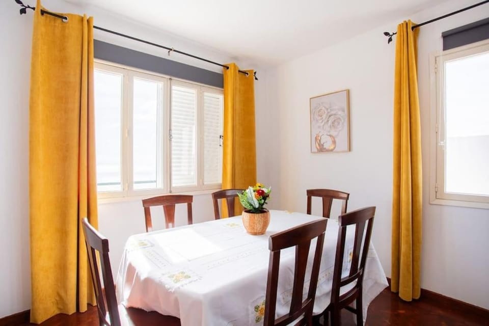 Living room, Photo of the whole room, Seating area, Dining area