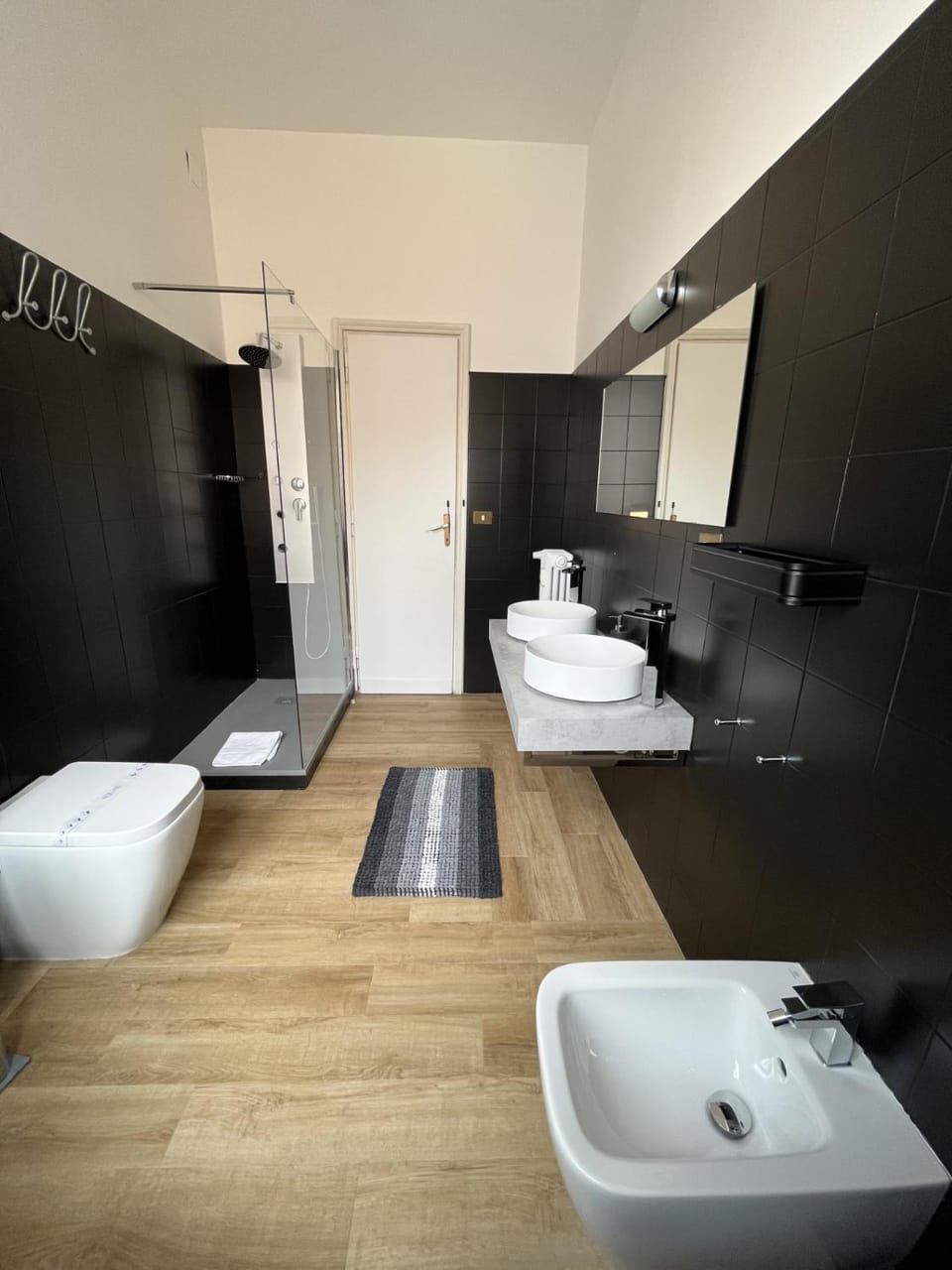 Toilet, bidet