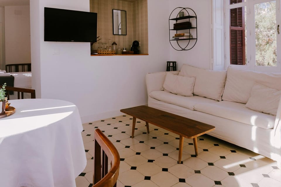 Living room, Seating area, Mountain view