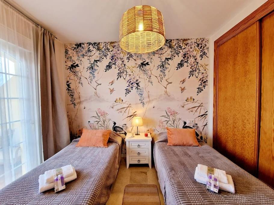 Royal Golf View: 2BR, Pools & AC Apartment in Costa del Sol
