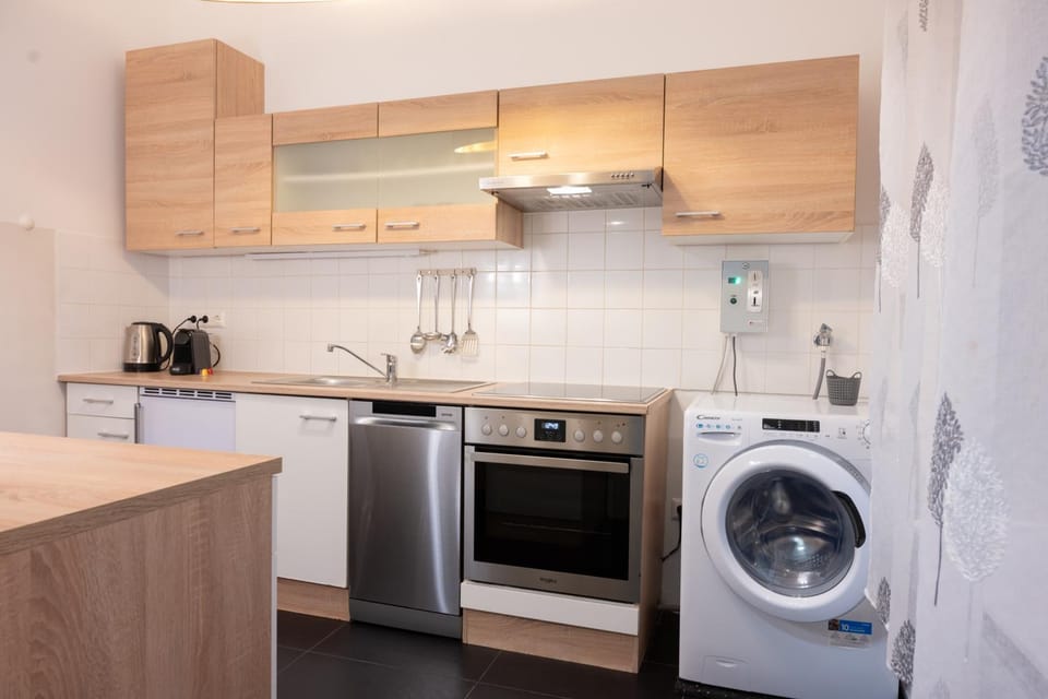 Kitchen or kitchenette, dishwasher, stove, washing machine