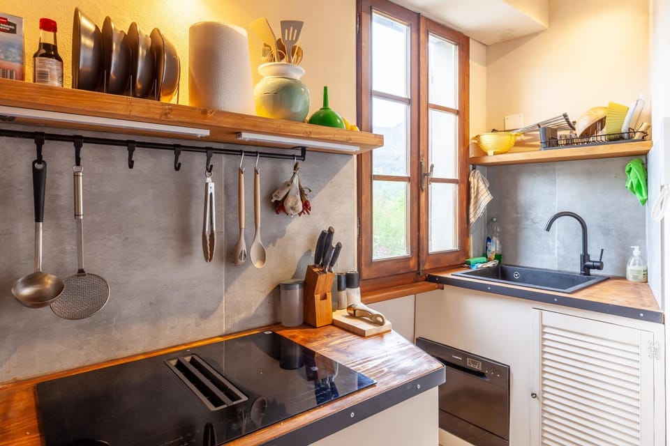 Kitchen or kitchenette, Living room