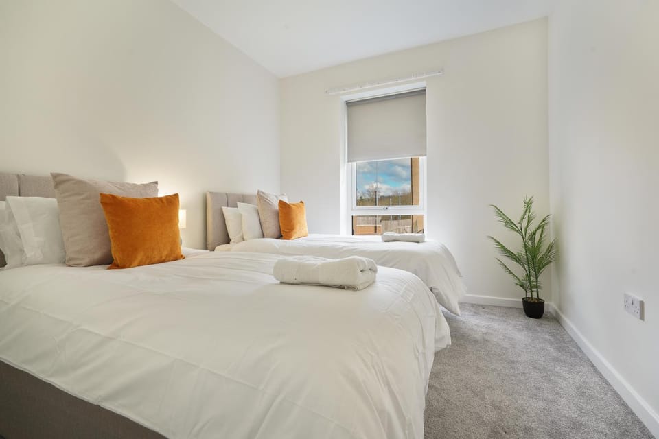 Mersey Way, Spacious 3 Bed Home, Close to Sheffield City Centre & FREE Driveway Parking - Perfect for Workers, Groups & Families - Hosted by Stay Host Save Apartment in Sheffield