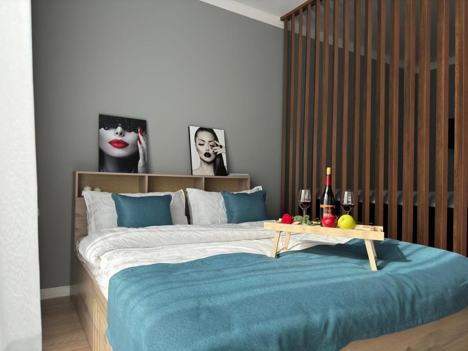 Bed, Photo of the whole room, Decorative detail, Bedroom